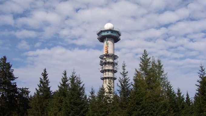 Meteorologický radar v Brdech.