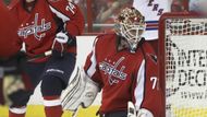 Je konec, Holtby zklamaně sleduje, jak končí 3. zápas série mezi Washington Capitals a New York Rangers