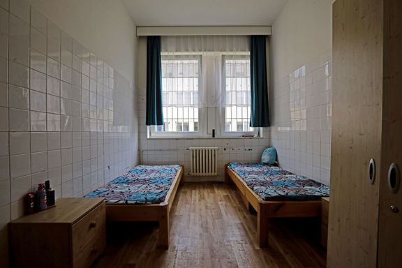 Dětské pokoje potřebují rekonstrukci. Dlažba na stěně by měla jít konečně pryč.