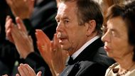 Bývalý prezident Václav Havel sledoval udílení státních vyznamenání ve Vladislavském sále z první řady.