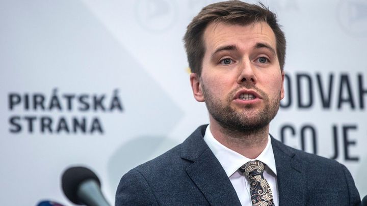 "Vy jste 24 hodin mluvil s panem Kubou?" Michálek dál tvrdí, že Fiala podlehl kmotrům
