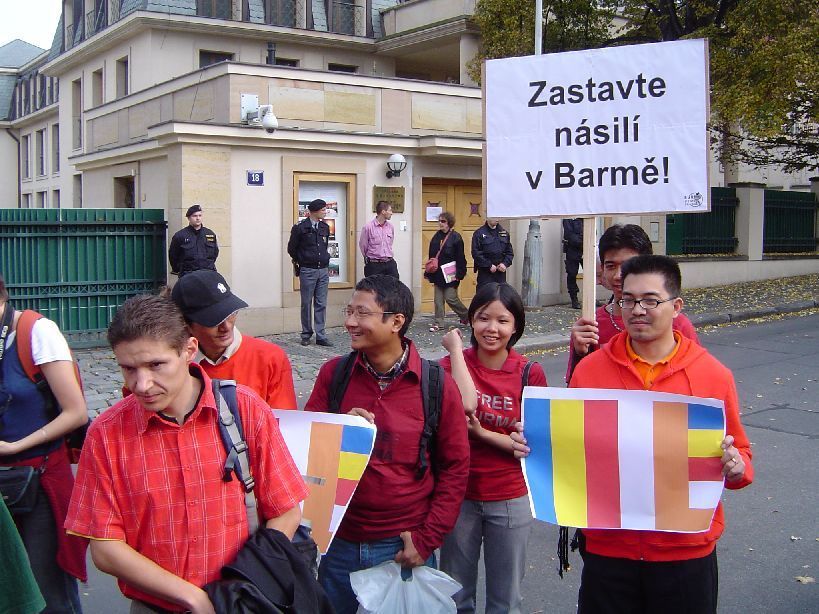 Demonstration at the Chinese embassy in Prague II