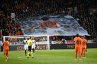 Emotivní zápas Nizozemci nezvládli. Hráči i fanoušci se loučili s Cruyffem