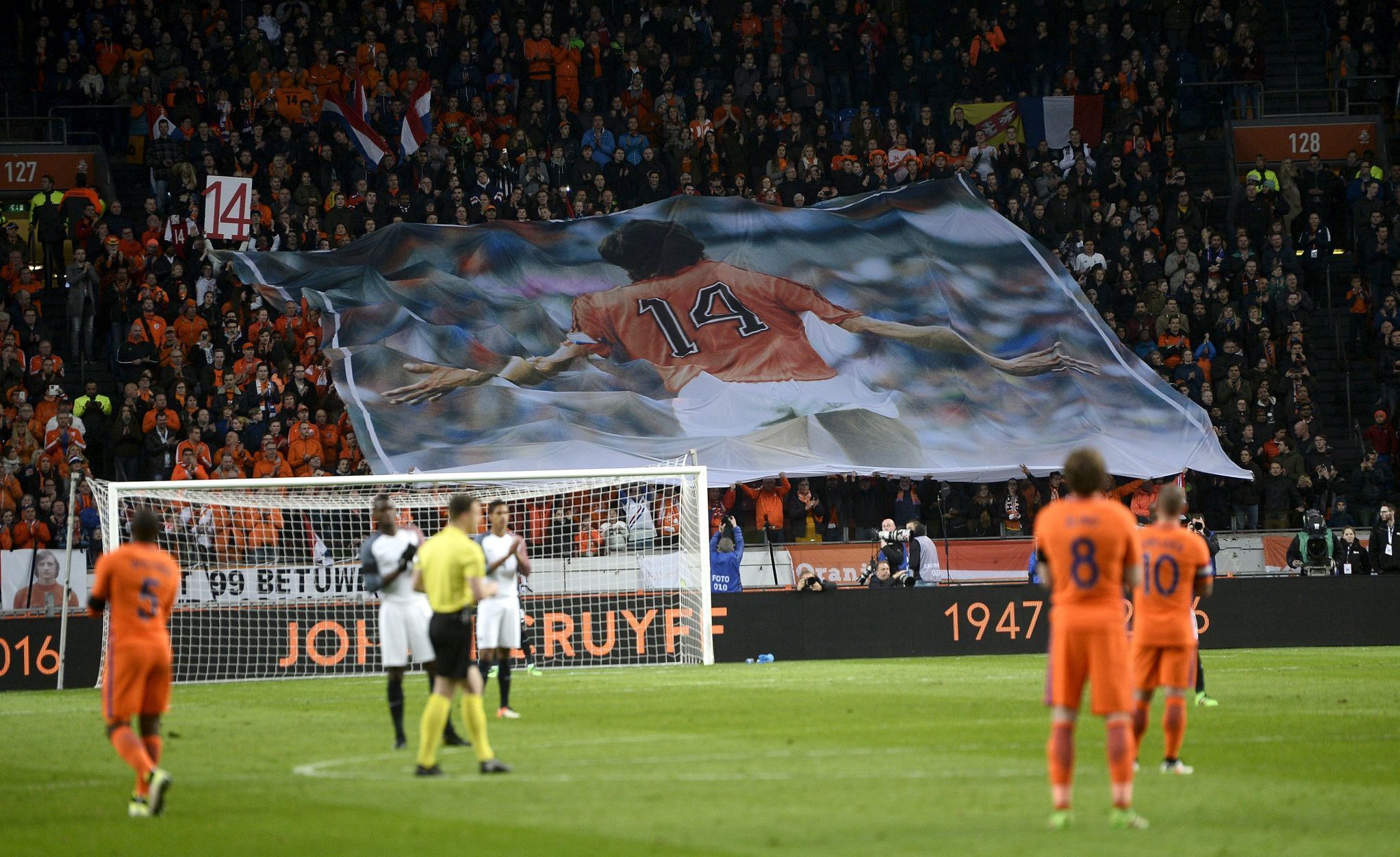 Přátelský zápas Francie vs. Nizozemsko (Cruyff choreo)