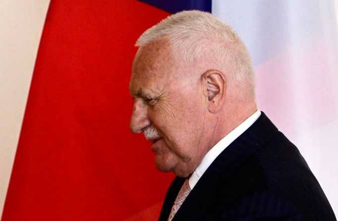 Prezident Václav Klaus na snímku ze 3. dubna 2012; pořízen byl během návštěvy Angely Merkelové v Praze.