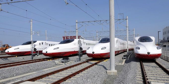 První Nishi Kyushu Shinkansen "Kamome" opouští stanici Nagasaki v prefektuře Nagasaki, Japonsko, 23. září 2022. Zahájení provozu Kyushu Railway Co.