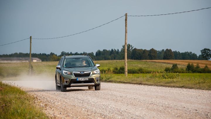 Šotolinou na létajícím koberci. Lesník od Subaru zahodil diesel a přidal na pohodlí