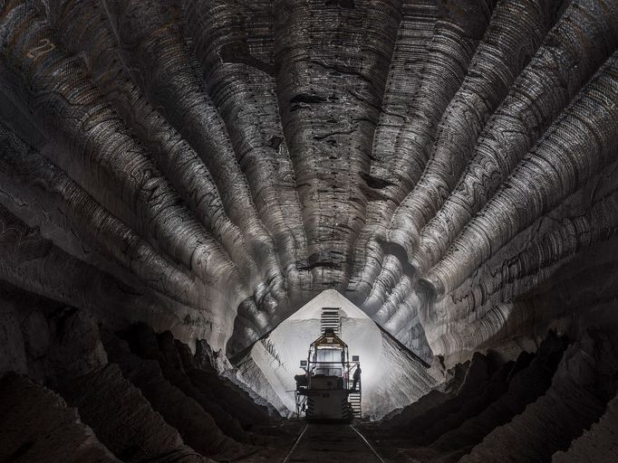 !!! NEPOUŽÍVAT OPAKOVANĚ!!! Edward Burtynsky: Anthropocene (Snímky z výstavy v pražském centru CAMP)