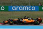 Z nudy v boxech divoký sprint do cíle. Zuřící Verstappen schválně vrazil do Russella