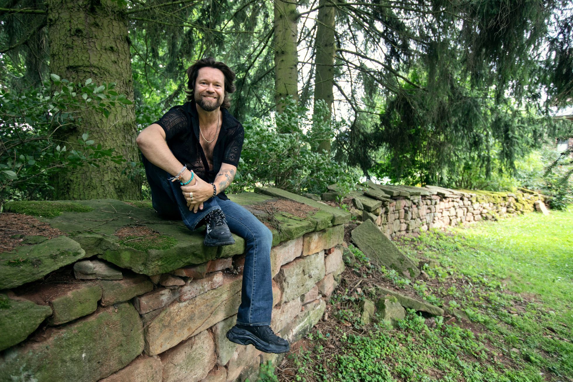 Chotěvice, Karin Babinská,režisérka, herečka, spisovatelka písničkář, herec, Richard Krajčo, frontman kapela Kryštof, Kostel sv. Petra a Pavla, umění,  pop art