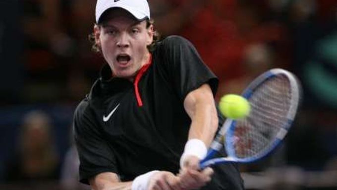 Tomáš Berdych při vítězném zápase s Olivierem Rochusem z Belgie.