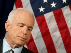 Kandidát musí vyzařovat aureolu prezidenta, McCain se chytře a nenásilně přirovnal ke Kennedymu