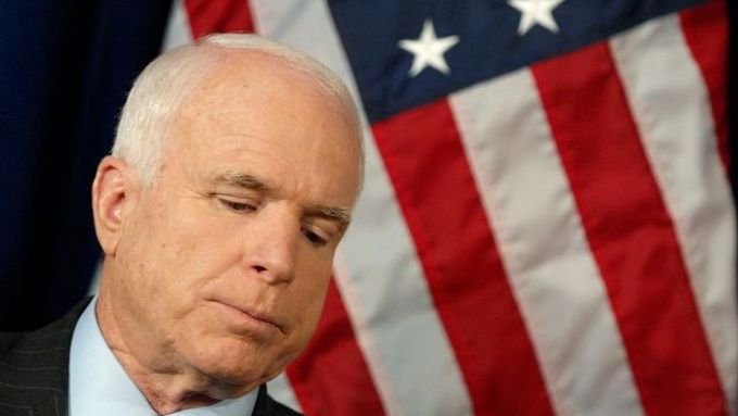 McCain byl za vietnamského zajetí často držen na slunci. Dnes je kvůli tomu náchylný k rakovině kůže