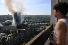 Požár obytného věžáku v Londýně má nejméně 17 obětí. Podle některých médií jich může být až sto