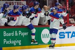 Slováci slaví první výhru, i když se proti Francii nadřeli, úspěšná byla i Kanada