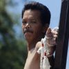 Renato Cunanan, 48, who portrays Jesus Christ, looks at the nail in his palm on a wooden cross during a Good Friday crucifixion re-enactment in San Juan village, Pampanga province, north of Manila March 29, 2013. The Roman Catholic church frowns on the gory spectacle held in the Philippine village of Cutud every Good Friday but that does nothing to deter the faithful from emulating the suffering of Christ and taking a painful route to penitents. Holy Week is celebrated in many Christian traditions during the week before Easter. REUTERS/Romeo Ranoco (PHILIPPINES - Tags: RELIGION SOCIETY) Published: Bře. 29, 2013, 4:44 dop.