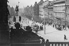 Pohled od Národního muzea směrem na Václavské náměstí, Praha, 1921. Na snímku je dobře vidět, kudy vedla trať tramvají.