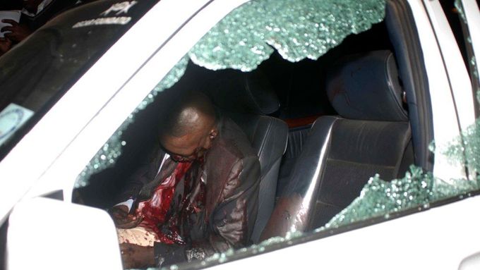 Zavražděný ředitel keňské lidskoprávní nadace Oscar Foundation Oscar Kamau Kingara ve svém voze