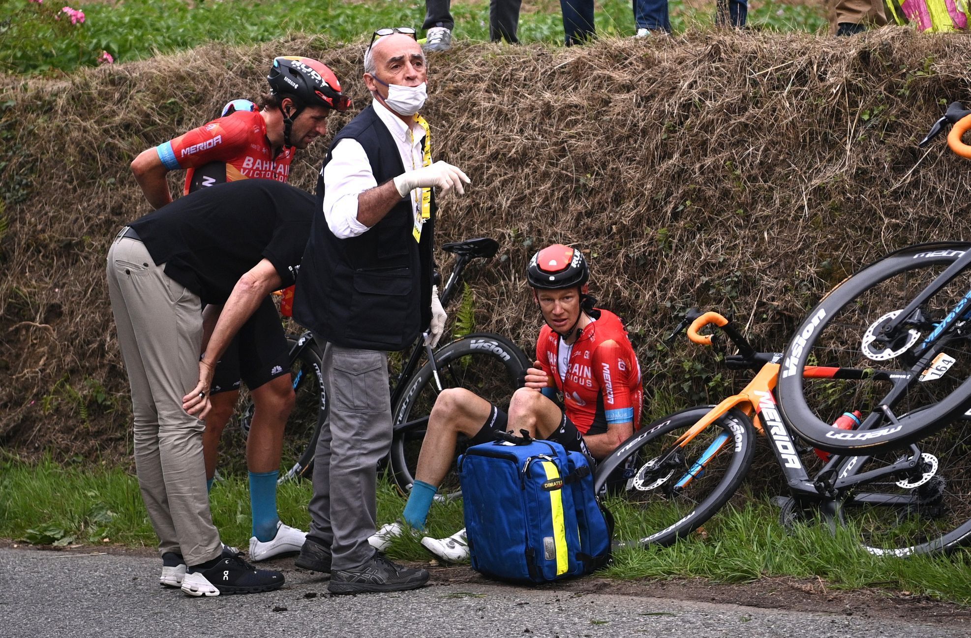 3. etapa Tour de France 2021: Rakušan Marco Haller po pádu
