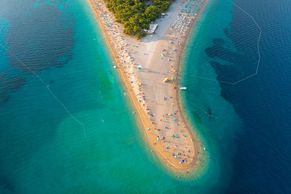 Nejhezčí pláž v Chorvatsku stále mění svůj tvar. Turisté kvůli ní minou krásy ostrova