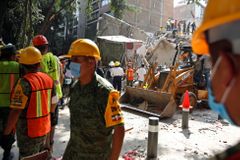 Z trosek mexické školy již byly vyproštěny všechny děti, přežilo jich jen jedenáct