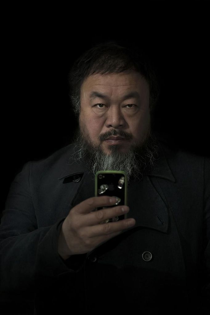 ATTENTION EDITORS - PICTURE 15 OF 18 OF THE WINNERS OF THE 56th WORLD PRESS PHOTO CONTEST 2013 Stefen Chow of Malaysia, a photographer working for Smithsonian magazine, has won the second prize in the People - Staged Portraits Single category of the World Press Photo Contest 2013 with this picture of Ai Weiwei in Beijing taken on February 6, 2012 and distributed by the World Press Photo Foundation February 15, 2013. The prize-winning entries of the World Press Photo Contest 2013, the world's largest annual press photography contest, were announced today, February 15, 2013. REUTERS/Stefen Chow/Smithsonian magazine/World Press Photo/Handout (CHINA - Tags: MEDIA SOCIETY) ATTENTION EDITORS - THIS IMAGE WAS PROVIDED BY A THIRD PARTY. FOR EDITORIAL USE ONLY. NOT FOR SALE FOR MARKETING OR ADVERTISING CAMPAIGNS. THIS PICTURE IS DISTRIBUTED EXACTLY AS RECEIVED BY REUTERS, AS A SERVICE TO CLIENTS. NO SALES. NO ARCHIVES. Published: Úno. 15, 2013, 10:11 dop.