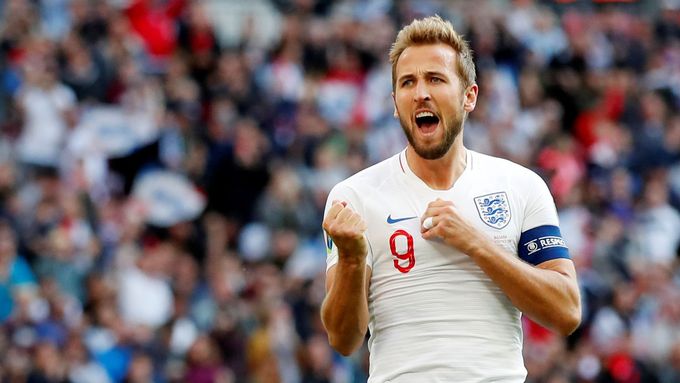 Harry Kane, kapitán anglických fotbalistů, slaví jeden ze svých tří gólů, kterými v kvalifikaci o postup na EURO 2020 pomohl k výhře 4:0 nad Bulharskem