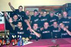 Kandidát DS č.9 Patrik Vondrák mezi hajlujícími čtvrtý nahoře zprava