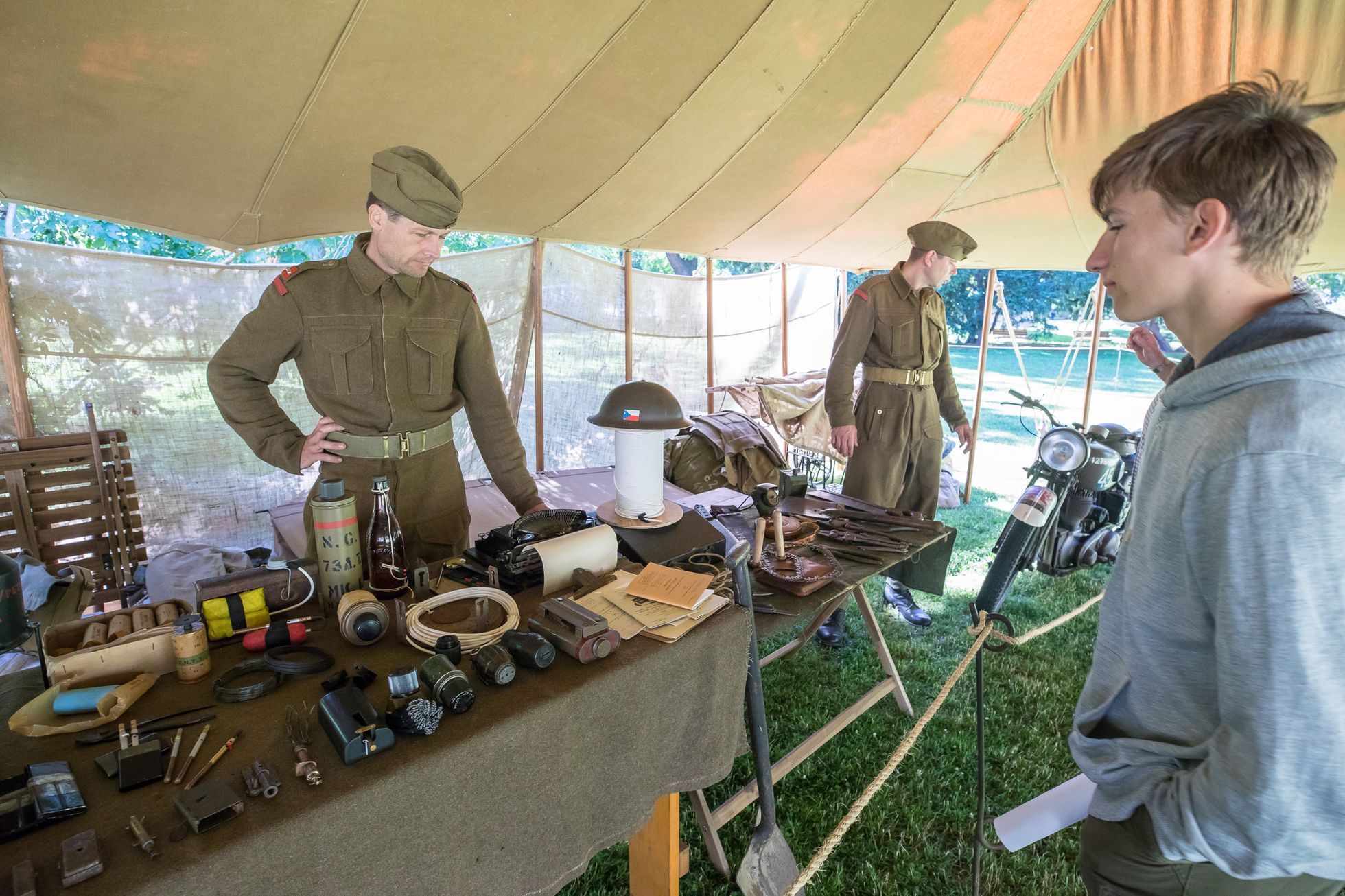 Československá obec legionářská na Karlově náměstí, vojenský tábor pro děti, výročí boje paraštistů v Resslově ulici