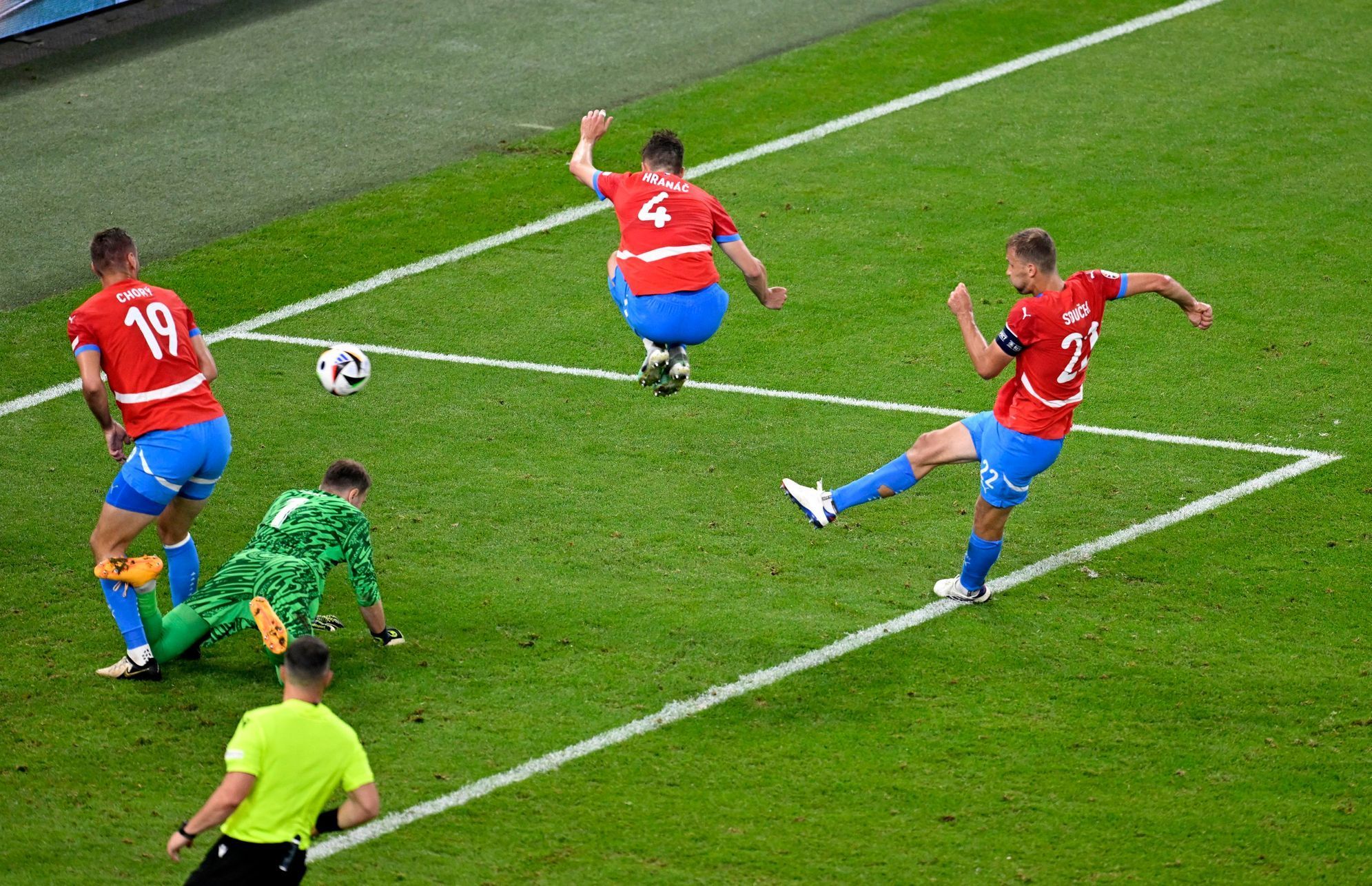 Tomáš Souček dává gól v zápase Eura 2024 Česko - Turecko
