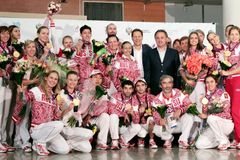 Na ruské olympijské medailisty se snesl zlatý déšť odměn
