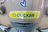 Jako hlavní symbol Bára používá žlutou kachničku. Autu říká Duckarka, jde o spojení anglického duck neboli kachna a závodu Dakar.