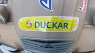 Jako hlavní symbol Bára používá žlutou kachničku. Autu říká Duckarka, jde o spojení anglického duck neboli kachna a závodu Dakar.