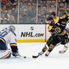 7. finále NHL 2018/19, Boston - St. Louis: Brankář Jordan Binnington a David Krejčí