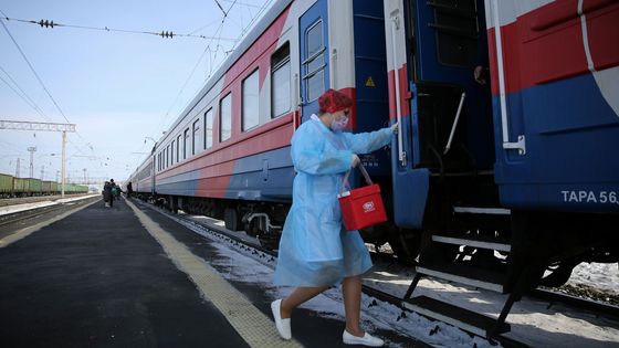 Foto: Nastoupíte bez lístku, vystoupíte s vakcínou. V Rusku očkují i ve vlaku