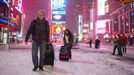 New York, Times Square, v časných ranních hodinách 27.ledna 2015.