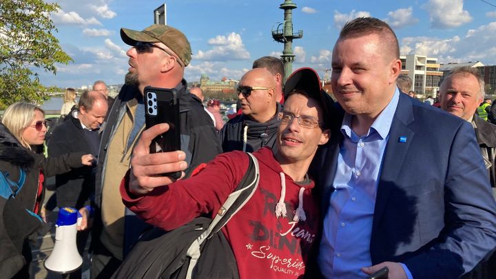 Nebezpeční dezoláti? Tak to není. Překvapilo by vás, kdo protestuje, říká reportér