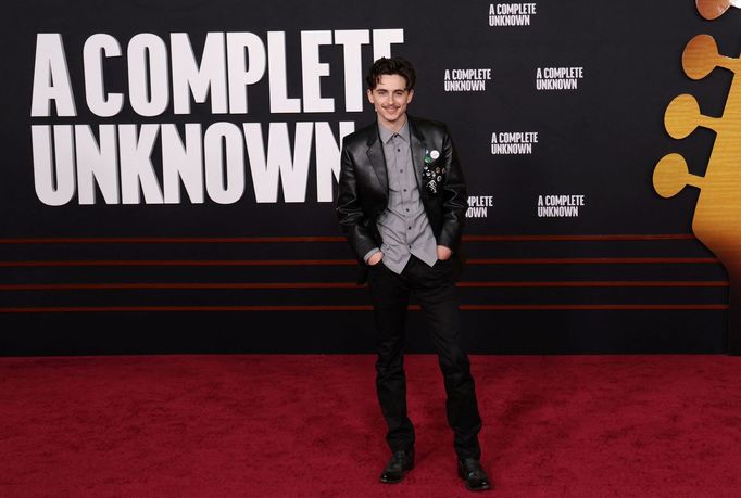 Timothée Chalamet na losangeleské premiéře filmu Bob Dylan: Úplně neznámý.