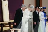 Projevu a oficiálního obřadu abdikace se zúčastnili členové císařské rodiny, premiér Šinzó Abe a představitelé justice i parlamentu. Akihito se po posledním projevu k národu uklonil.