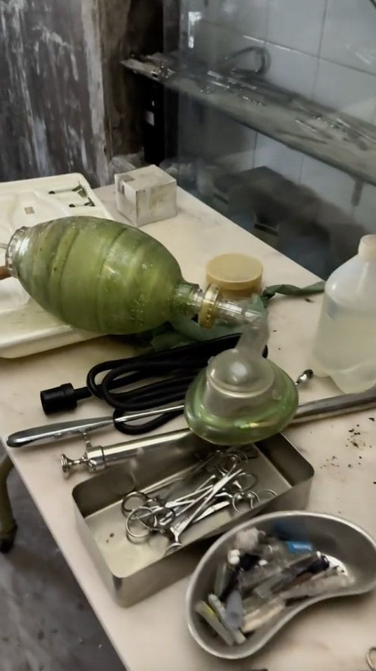 Hororové snímky z dvacet let opuštěné nemocnice