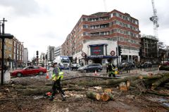Vichr způsobil škody ve velké části Evropy, v Polsku bylo bez proudu 150 tisíc lidí