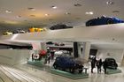 V nejvrchnější části probíhá až do května výstava Příběh Porsche 911