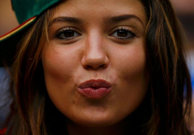 A fan waits for the 2014 World Cup Group A soccer match between Brazil and Mexico at the Castelao arena in Fortaleza June 17, 2014. REUTERS/Marcelo del Pozo (BRAZIL - Tag