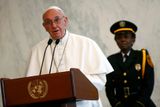 Před projevem k Valnému shromáždění promluvil papež k zaměstnancům OSN.