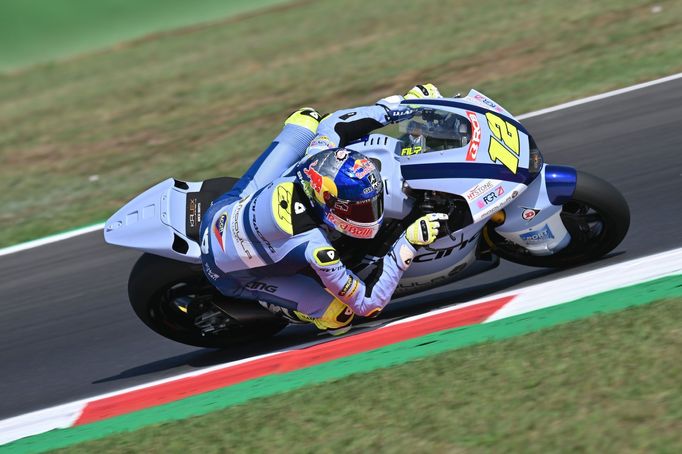 Filip Salač na motocyklu Moto2 týmu Gresini Racing při VC San Marina 2022