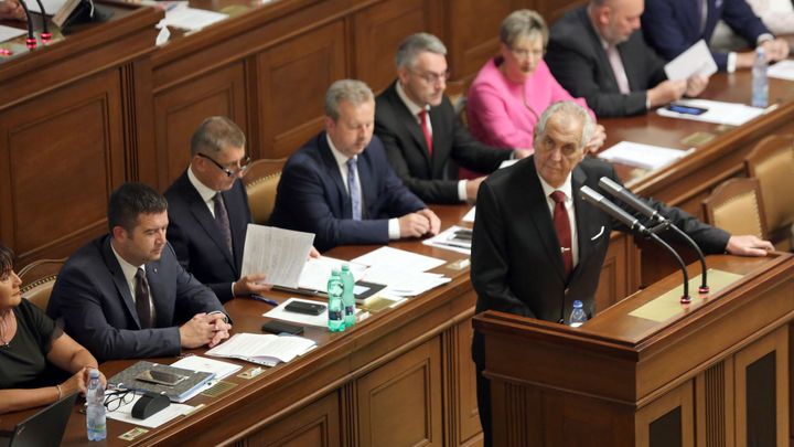Zeman přijel na jednání vlády, která bude schvalovat rozpočet na příští rok