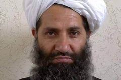 Nový šéf Tálibánu poprvé promluvil. Vyzval Američany k odchodu z Afghánistánu