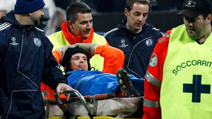 Petr Čech se zranil v prvním utkání proti Interu