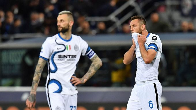 Zklamaní hráči Interu po zápase s Boloňou