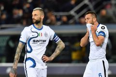 Inter překvapivě prohrál s Boloňou, Atalanta vyrovnala přestřelku po Zimově ruce